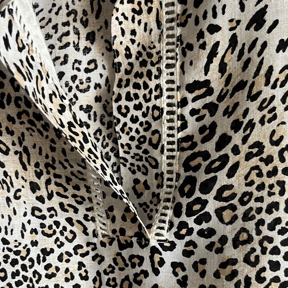 Chico's Black and White Animal Print Sleeveless Linen No Iron Blouse Sz 10 - Picture 8 of 12